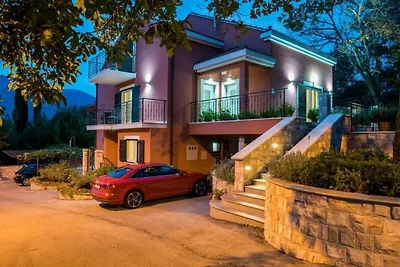 Villa Anita - Five Bedroom Villa with Swimmin...