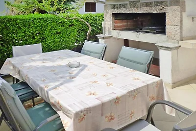 Wohnung im Haus Pink Starigrad Paklenica