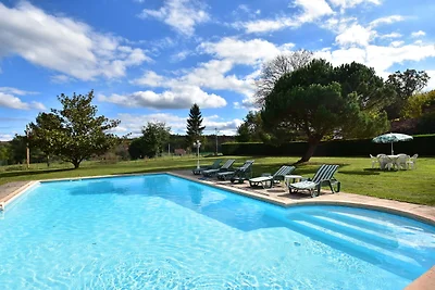 Ferienhaus in Besse mit Swimmingpool