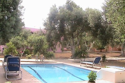 Modernes Ferienhaus mit Swimmingpool in Sfaka...