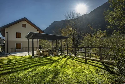 Riverside Rustic Ridge Apartments with Balcon...