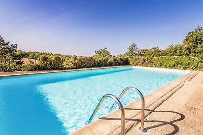 Schönes Ferienhaus mit Pool in Salignac...