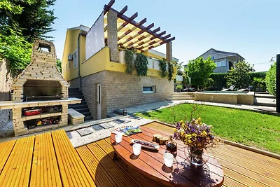 Eine charmante Villa mit privatem Pool in...
