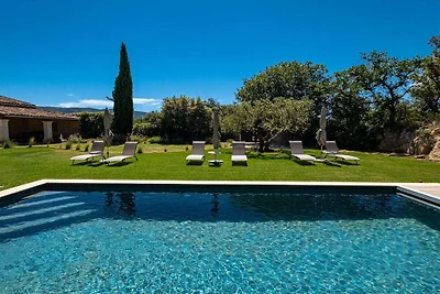 Ferienhaus in Bonnieux mit Schwimmbecken
