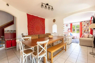 Haus in Pernes-les-Fontaines mit Pool