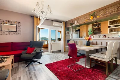 Three Bedroom Apartment with Terrace and Sea...