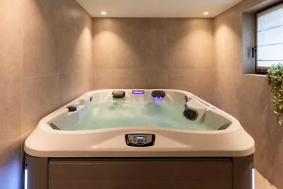 Wohnung in Méribel mit Pool & Jacuzzi