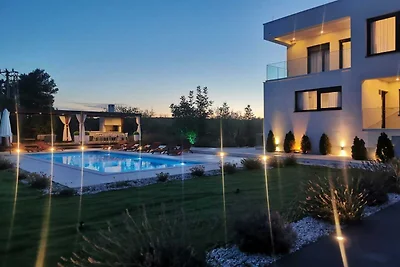 Modern Villa with Private Heated Pool and Lou...