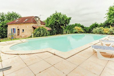 Ruhiges Ferienhaus mit Swimmingpool in Besse