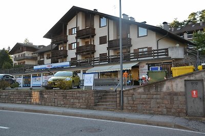 Modern appartement in Cavalese, Italië nabij ...