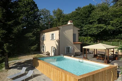 Ferienhaus in Calci mit Schwimmbecken