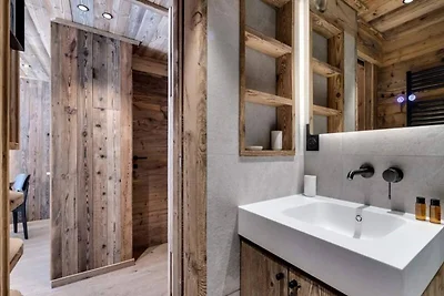 Volledig gerenoveerd appartement, aan de voet...