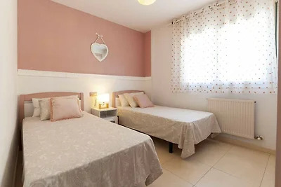Schöne Wohnung in Roses mit Pool