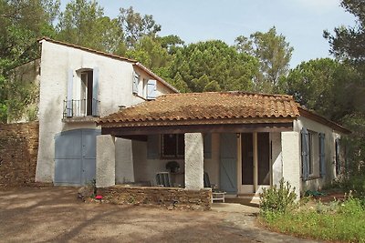 Spacious Villa near Sea in Cavalaire-sur-Mer