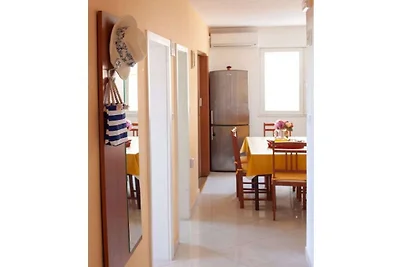 Ferienhaus in Podgora mit Schwimmbecken