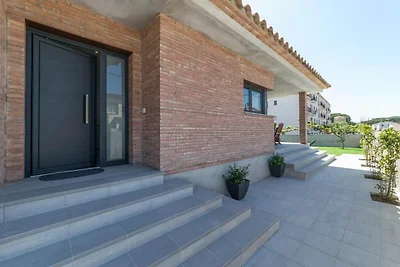 Modern villa with beautiful garden