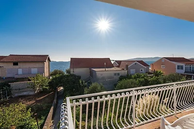 Wohnung in Šibenik-Brodarica mit Balkon