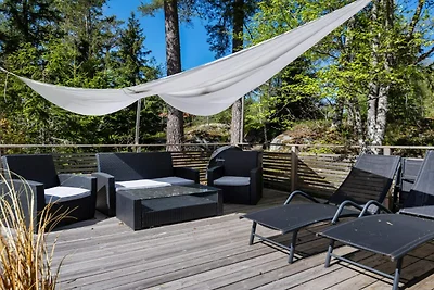 Acogedor refugio en el bosque con jacuzzi