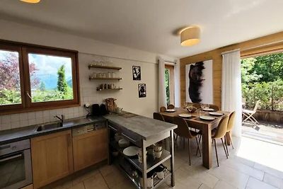 Große ebenerdige Wohnung mit Terrasse