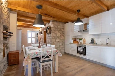 Schönes Ferienhaus mit Schwimmbad