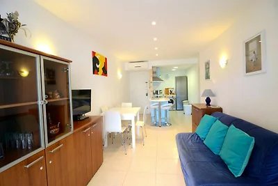 Appartement met twee kamers en terras