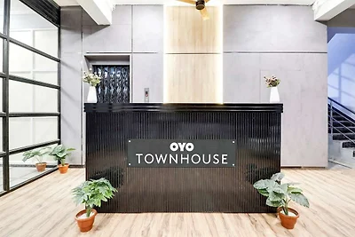 Townhouse De Alphabet Hotel Kukatpally