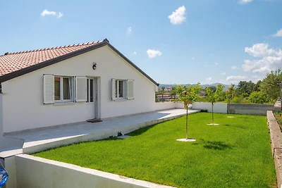 Family Holiday Home in Tugare with Pool