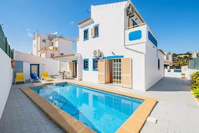 Villa in der Nähe des Strandes von São Rafael...