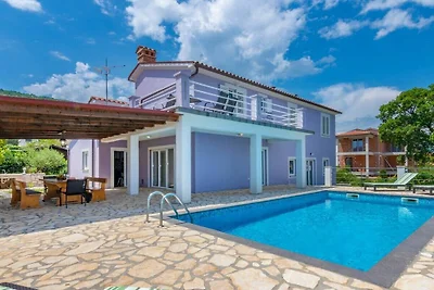 Casa de vacaciones en Labin con piscina.