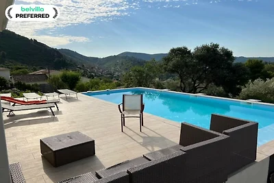 Villa l'Esquirol mit Aussicht und Pool