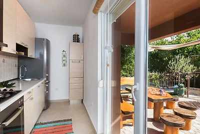 Elegant Hideaway Apartment with Pool - Two Be...