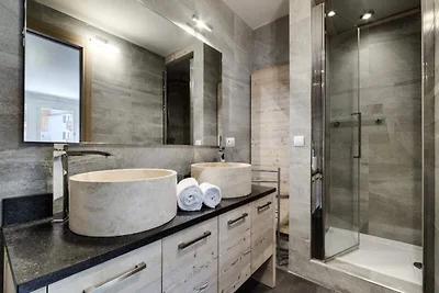 Komplett renovierte Wohnung am Fuße der Skipi...