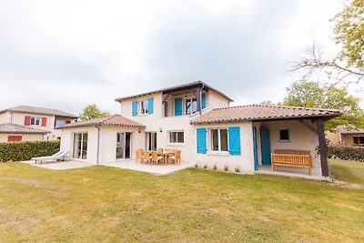 Moderne Villa mit großem Garten