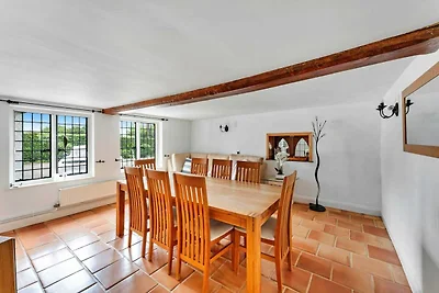 Pet-Friendly Holiday Home with Scenic Views, ...