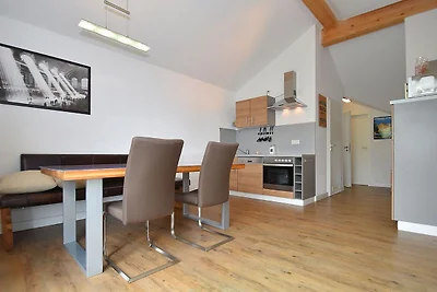 2 separate Wohnungen mit Balkon an der...