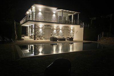 Luxuriöse Villa in Kamaria mit privatem Pool