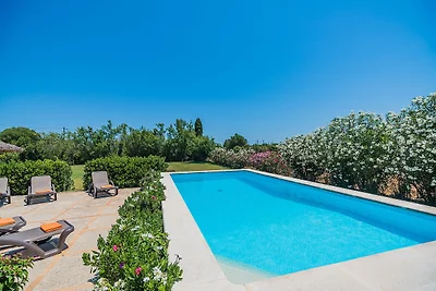 Abgelegene Landvilla mit Pool