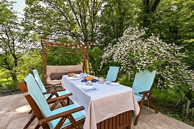 Ferienhaus in Tuhelj mit Garten