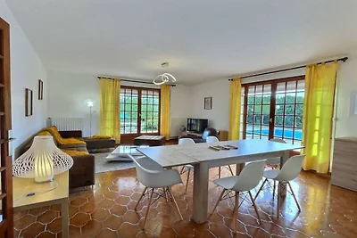 Villa con piscina per 10 ospiti