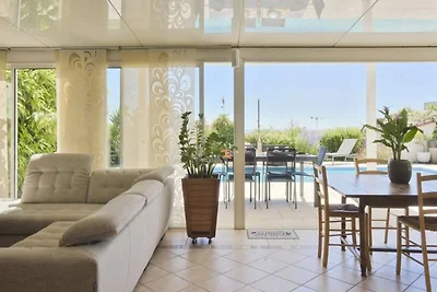 Villa in Antibes mit Pool und Meerblick