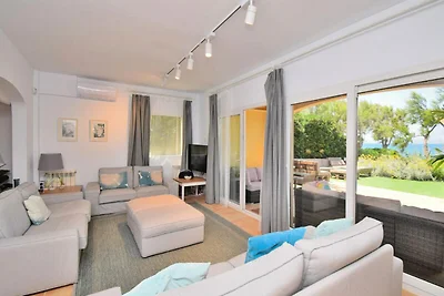 Villa in Colonia mit Pool und Meerblick