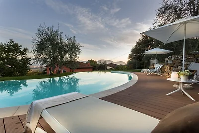 Villa vicino Lucca con piscina e vista