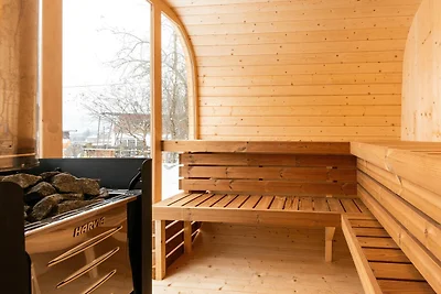 Agriturismo con laghetto balneabile