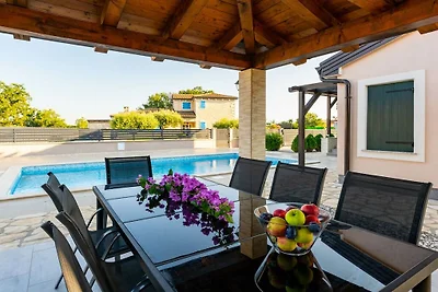 Villa in Sveti Lovreč mit Schwimmbecken