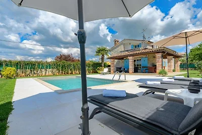 Villa in Višnjan mit Schwimmbecken