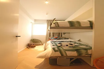 Schöne Wohnung mit seitlichem Meerblick