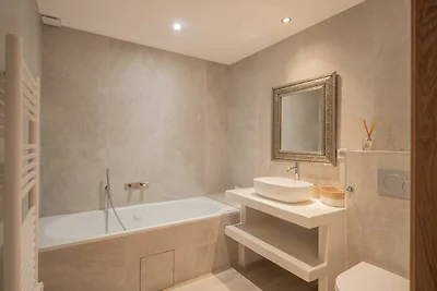 Klimatisierte Villa – 8 Schlafzimmer/17 Perso...