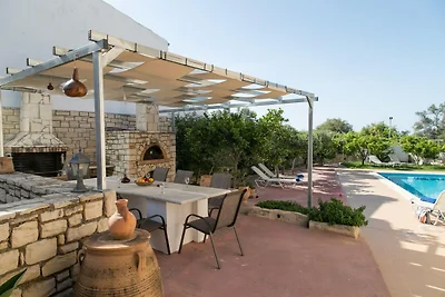 Villa in Margarites mit Pool und Bergblick