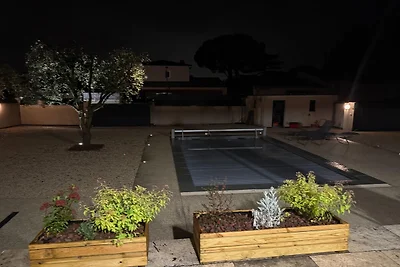 Villa mit Pool und Jacuzzi nahe Châteauneuf-d...