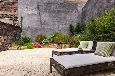Leone Apartment with Garden